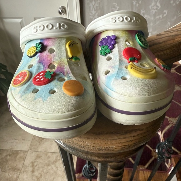 Crocs ladies size 6. Very good condition. White with buttons. Men’s 4 - Picture 6 of 12